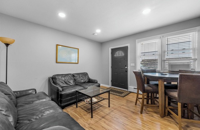 Charming 3-bedroom house Near