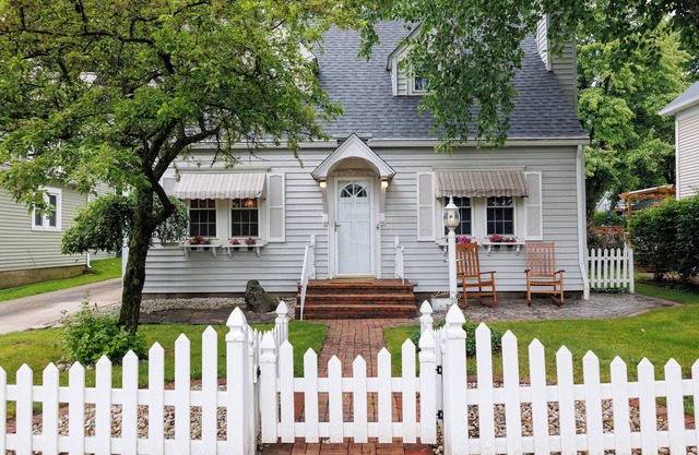 Charming 3-bedroom house located on Main Street in Downtown Middlebury