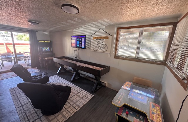 Charming 3-bedroom house in Plentywood with game room and patio with BBQ.