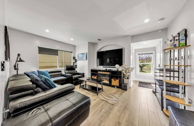 Charming 3-bedroom house with AC and WiFi in beautiful Sacramento
