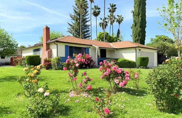 Charming 3-bedroom house in marvelous Sacramento with AC, WiFi