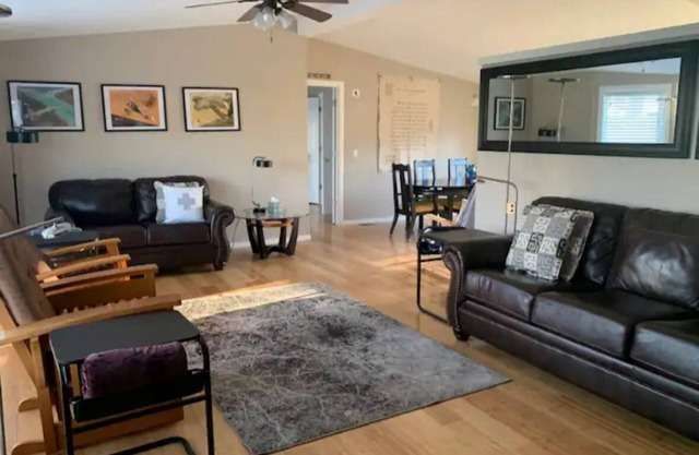 Charming 3-bedroom house with AC and WiFi in awesome Silverdale