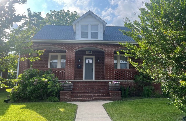 Charming 3-bedroom house, breweries! hiking! wineries! scenic routes! Fishing!