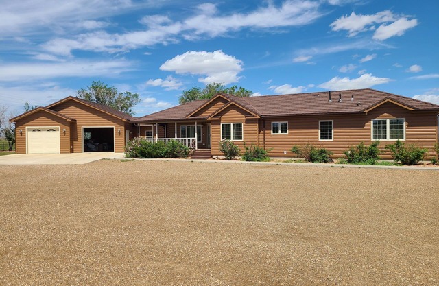 Charming 2-bedroom house in marvelous Wolf Point with WiFi, AC