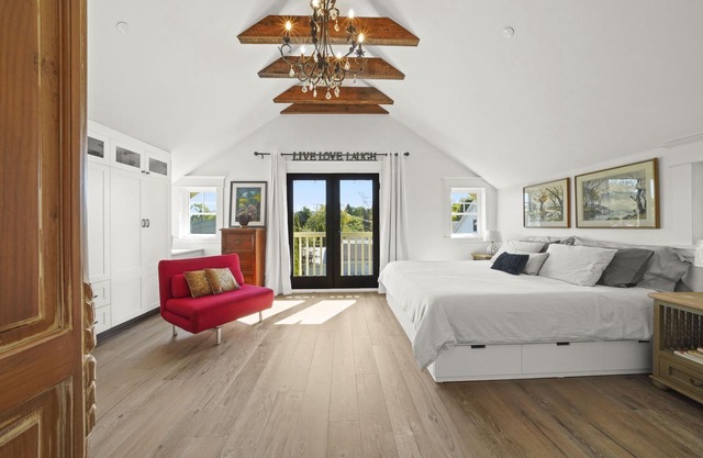 Charming 3-bedroom home with WiFi + AC in Vancouver’s Kitsilano; Sleeps up to 8