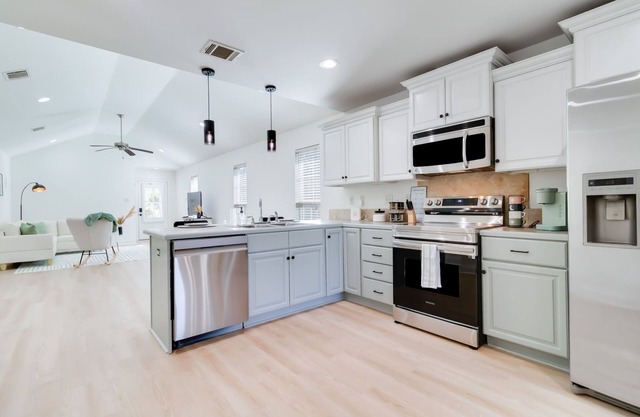 Charming 3-bedroom house in serene Abbeville with AC, WiFi