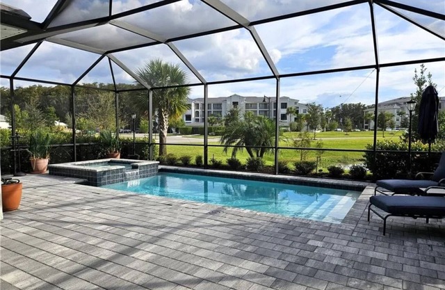 Charming 3-bedroom house with dedicated office, pool and hot tub in Ave Maria