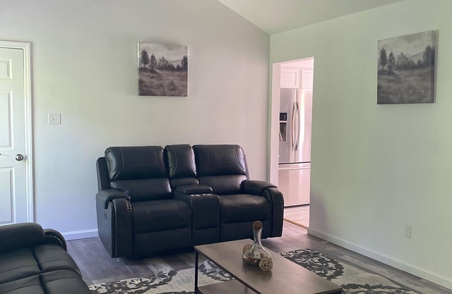Charming 3-bedroom house in enchanting Hephzibah with WiFi, AC