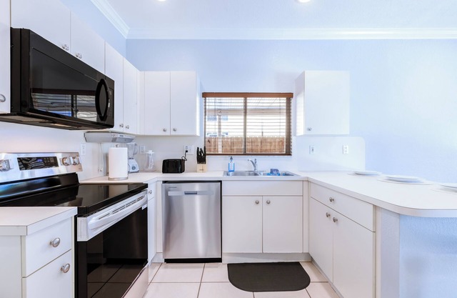 Charming 3-bedroom house in terrific Homestead with WiFi, AC