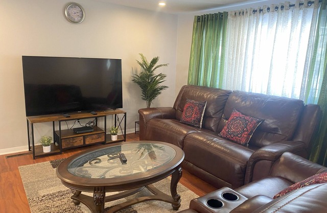 Charming 3-bedroom house in a quiet, peaceful and safe neighborhood in Kettering