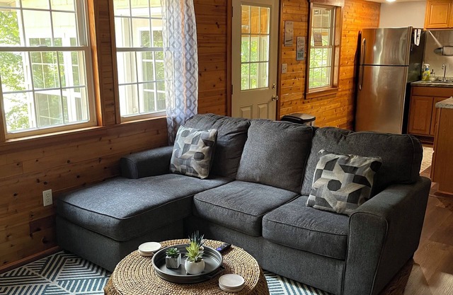 Charming 3-bedroom house with AC and WiFi in fantastic McDaniels