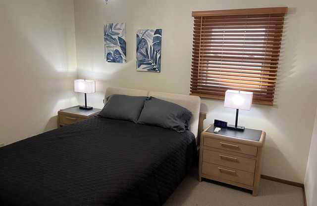 Charming 3-bedroom house with WiFi, AC in lovely Bay View