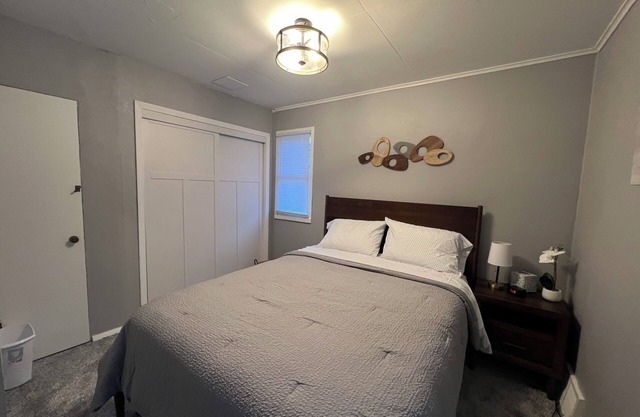 Charming 3-bedroom house with AC and WiFi in welcoming Milwaukee