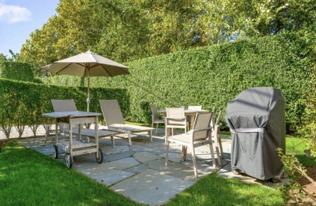 Charming 3 bedroom house in Brant Point , Nantucket a walk to town with WiFi, AC
