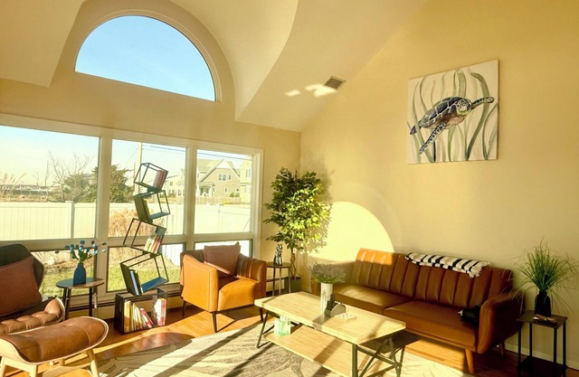 Charming 3-bedroom house in wonderful Patchogue with private access waterfront