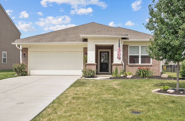 Charming 3-bedroom house w/King bed in Pendleton with WiFi and AC