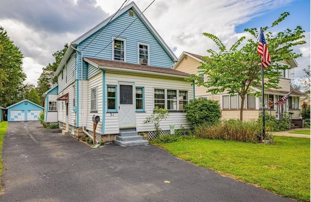 Charming 3-bedroom house in Rochester 2 min form waterfront & other activities