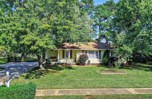 Charming 3-bedroom home in delightful Rock Hill with AC, WiFi