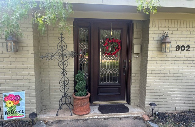 Charming 3-bedroom home in quiet Bryan neighborhood in the heart of AggieLand!