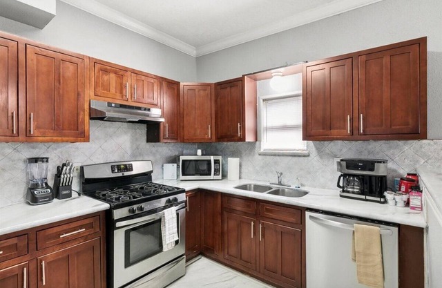 Charming 3-Bedroom Home in Groves