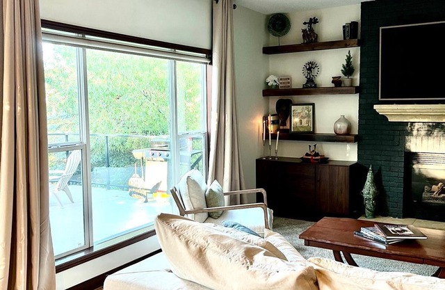 Charming 3-bedroom house with AC and WiFi in Cochrane