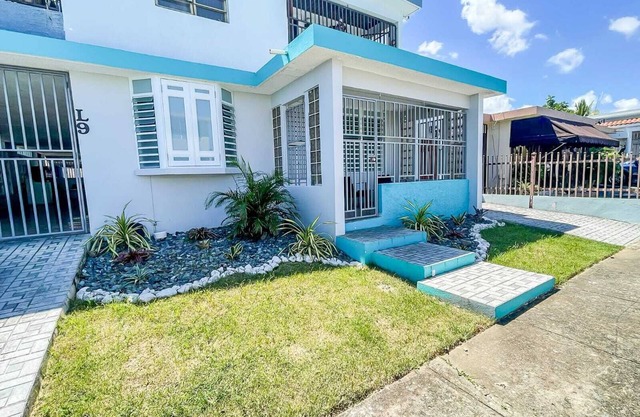 Charming 3-bedroom house close to Airport and beach