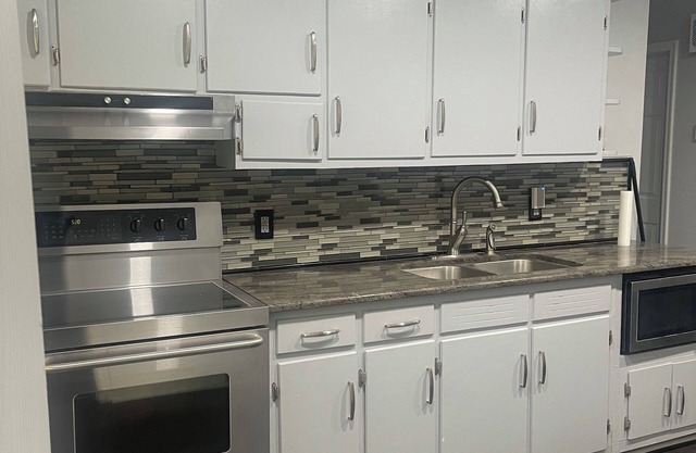 Charming 3-bedroom house in brilliant Danville with WiFi, AC