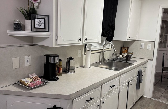 Charming 3-bedroom house in Dearborn with Arcade