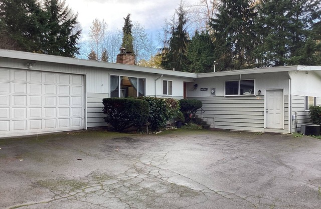 Charming 3-bedroom house with WiFi and AC in Edgewood