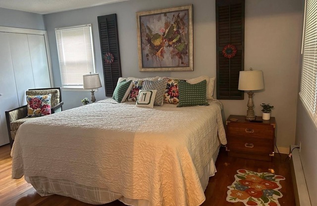 Charming 3-bedroom house in wonderful Franklin with WiFi and AC