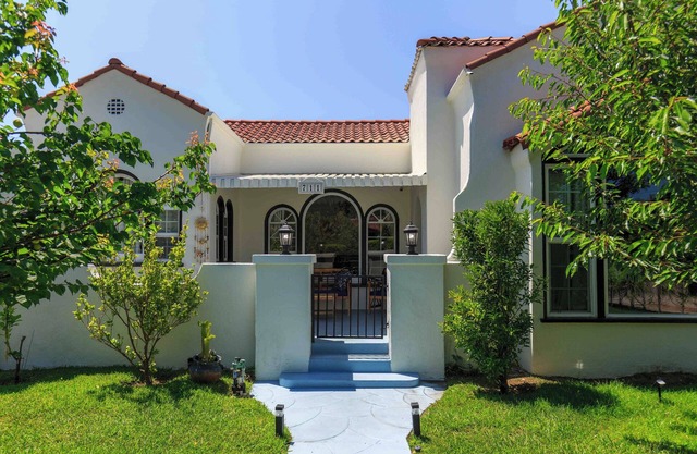 Charming 3-bedroom house with AC and WiFi in gorgeous Glendale