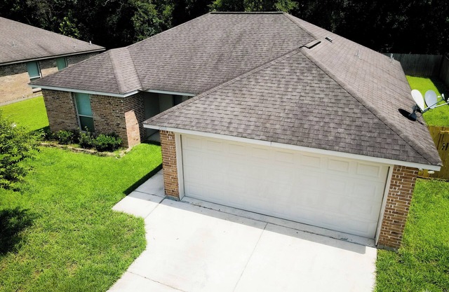 Charming 3-bedroom house with AC and WiFi in nice Gonzales