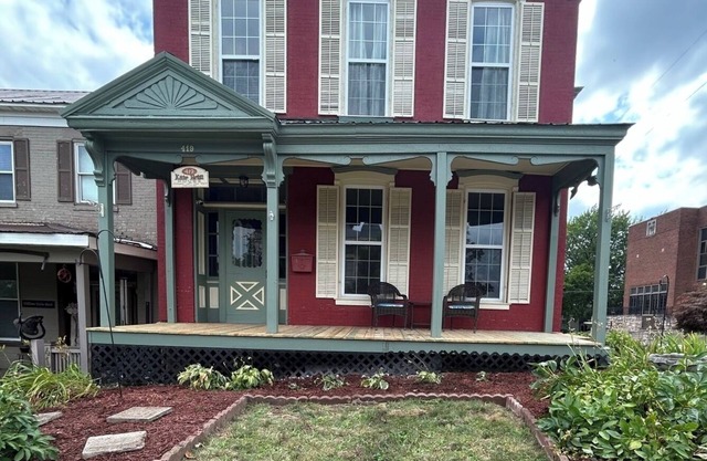 Charming 3-bedroom house with WiFi and AC in Hannibal