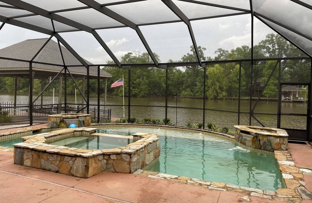 Charming 3-bedroom house with AC, WiFi in lovely Maurepas