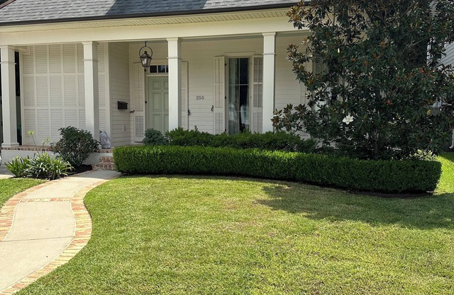 Charming 3-bedroom house with WiFi, AC in peaceful Metairie.