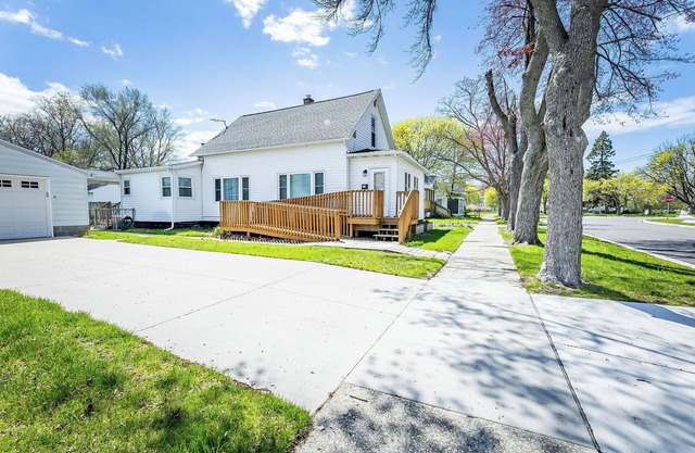 Charming 3-bedroom house in wonderful Muskegon with WiFi, AC