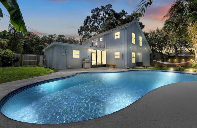 Charming 3-bedroom house with WiFi and AC in lovely Palm Bay