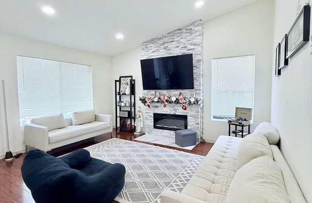 Charming 3-bedroom house surrounded by a beautiful succulent garden!