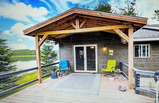 Charming 3-bedroom house with AC and WiFi, on Lake Amnicon, in Superior, WI