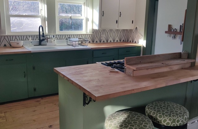 Charming 3-bedroom house in Westport. Pet-Friendly!