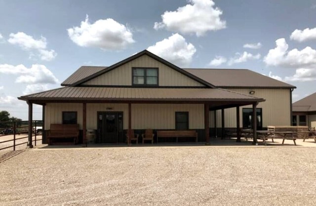 Charming 3-bedroom house at Heartland Farms in Bourbon,MO