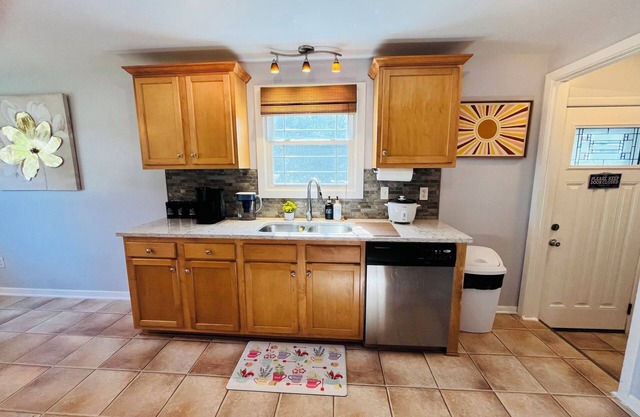 Charming 3-bedroom house in brilliant Buffalo with WiFi, AC