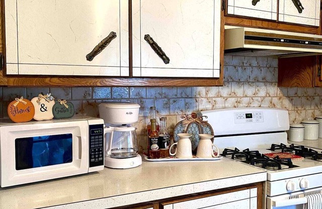 Charming 3-bedroom house with AC, WiFi in Clayton