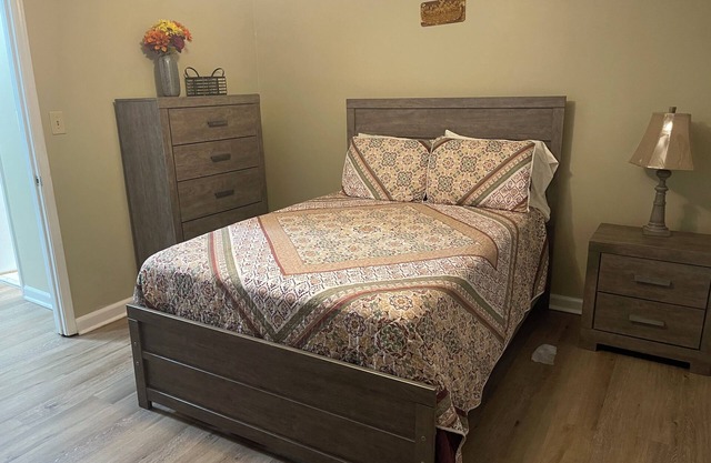 Charming 3-bedroom house with WiFi, AC in welcoming Conyers