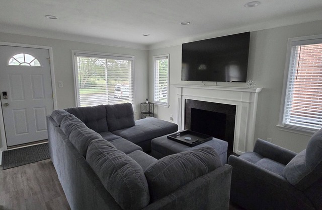 Charming 3-bedroom house in welcoming Detroit with AC, WiFi