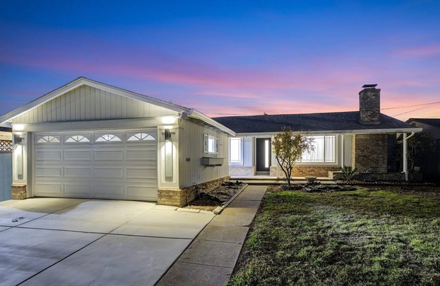 Charming 3-bedroom house with AC and WiFi in Hayward