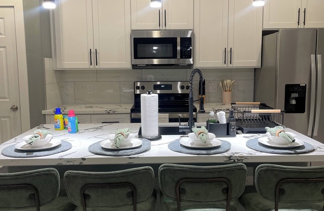 Charming 3-bedroom house in marvelous Houston with AC, WiFi