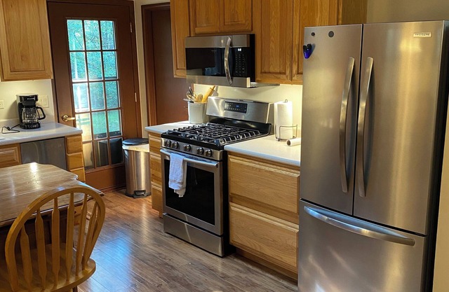 Charming 3-bedroom house in lovely Nekoosa with AC, WiFi