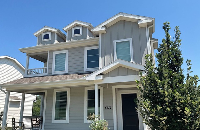 Charming 3-bedroom house 5 minutes from stadiums with balcony and garage
