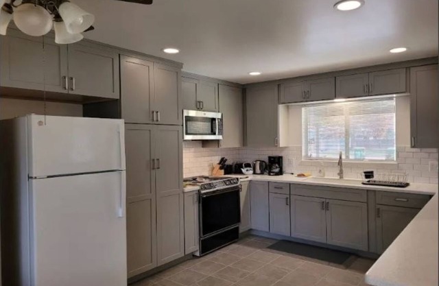 Charming 3-bedroom house in welcoming Redding with WiFi, AC